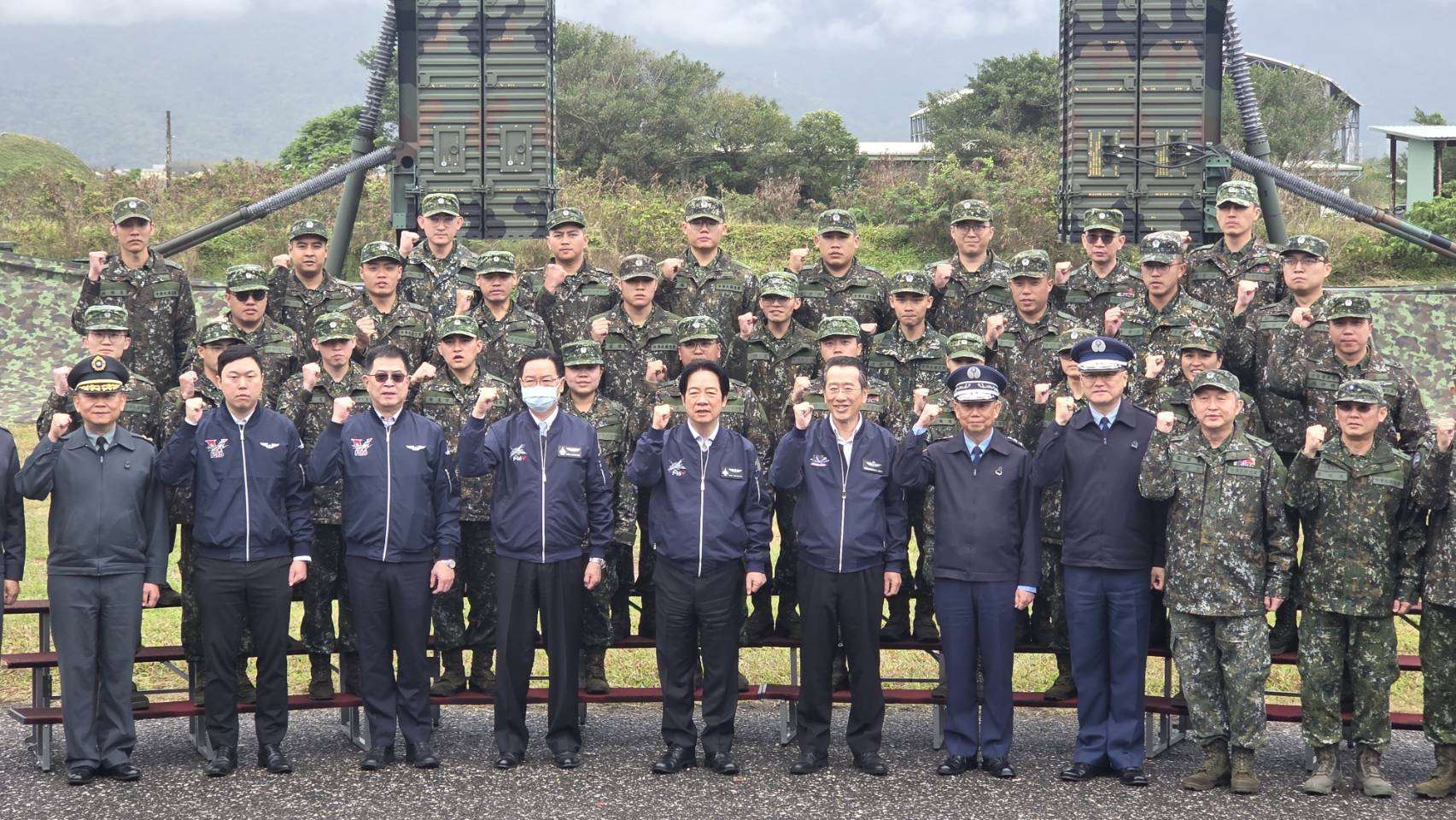 總統賴清德抵達花蓮基地，視導「天弓三型」防空飛彈連。(劉玉秋攝)