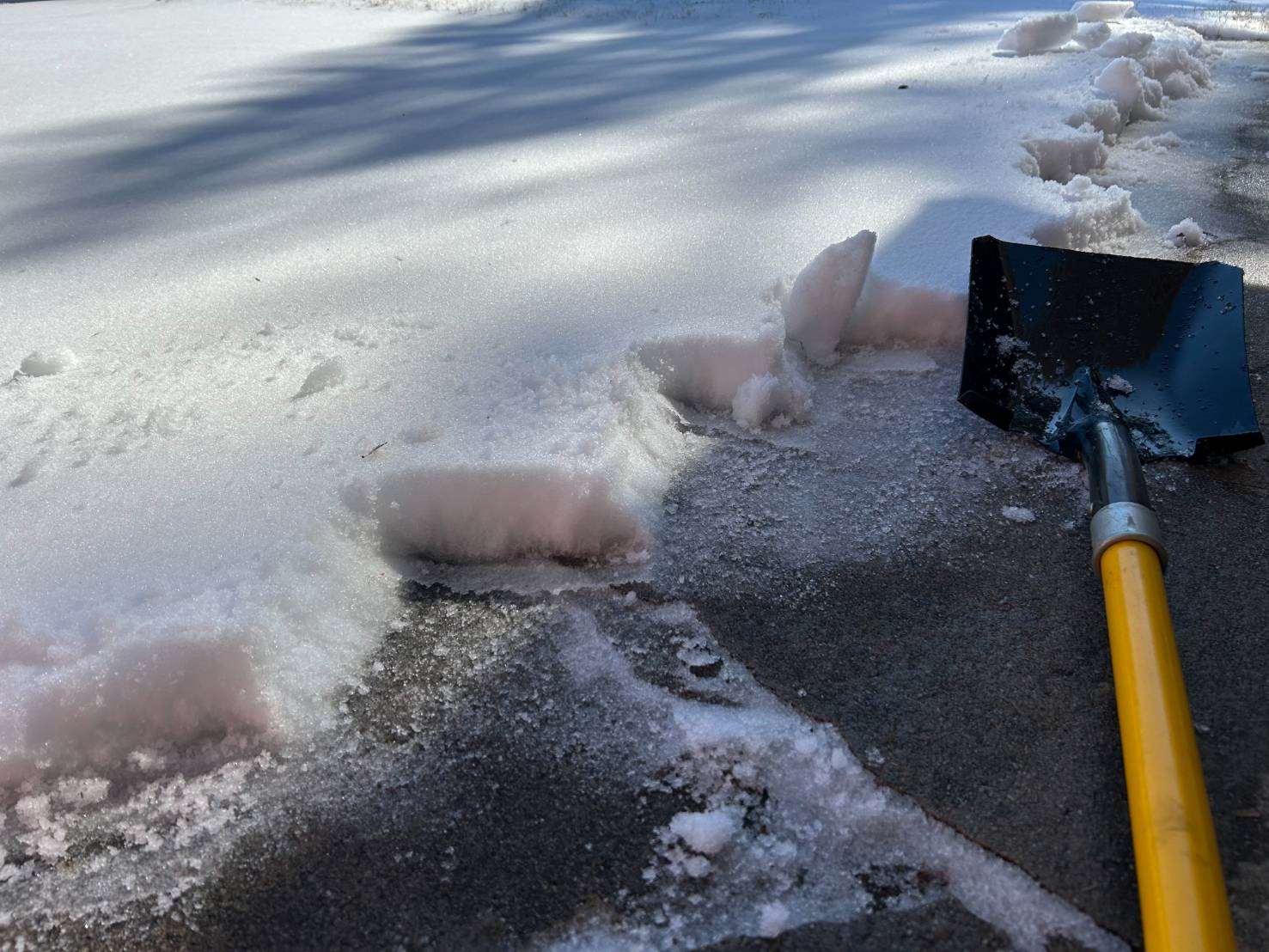 美國聽友Thomas傳來的鏟雪照