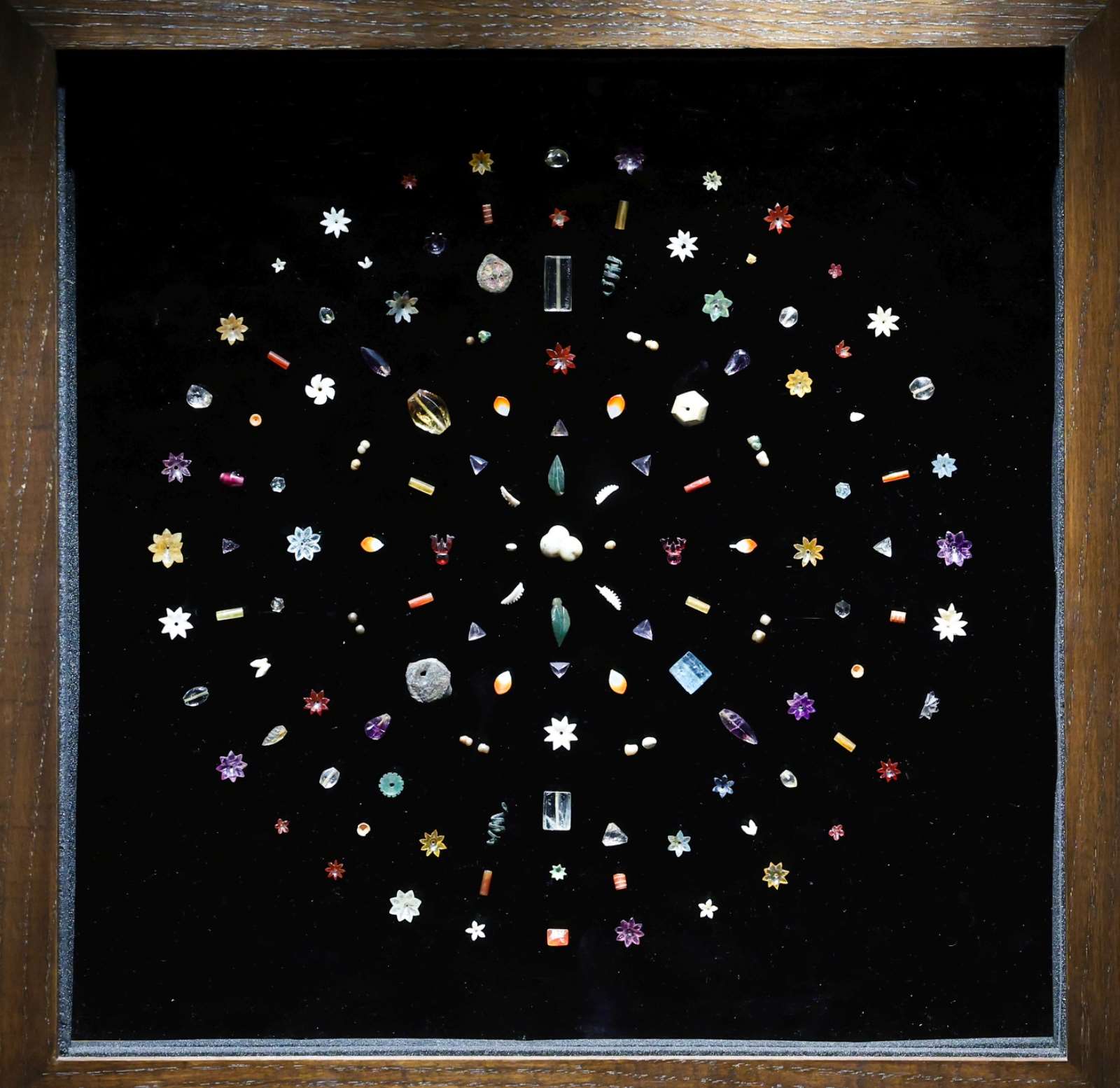 與佛陀有關的古代珍貴寶石3日在印度首度展出。(FB@Narendra Modi)