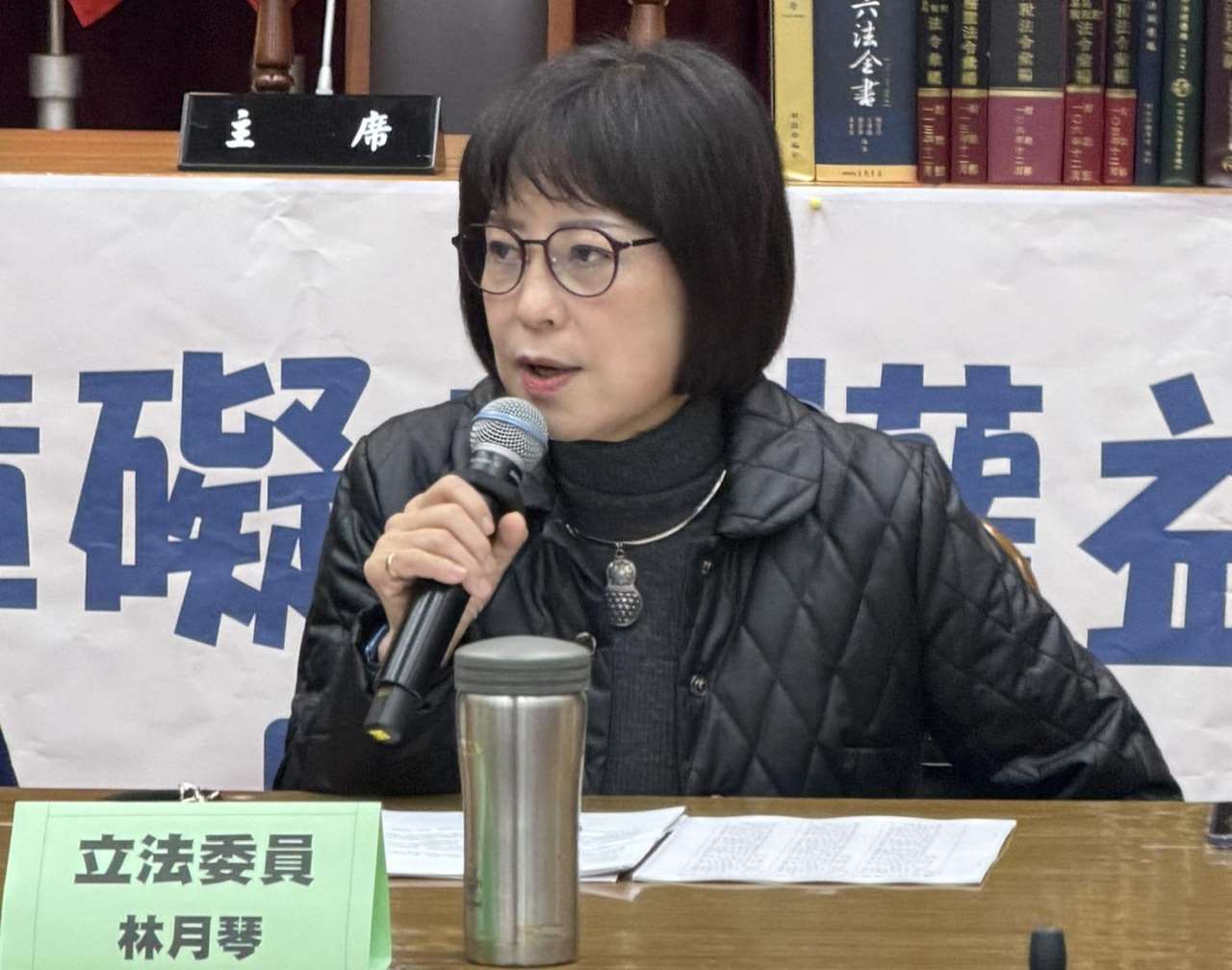 民進黨立委林月琴認為，藍、白一方面主張新增特別條例與支出，另一方面卻卡關既有總預算，根本「本末倒置」。(FB@林月琴 Yueh-Chin)