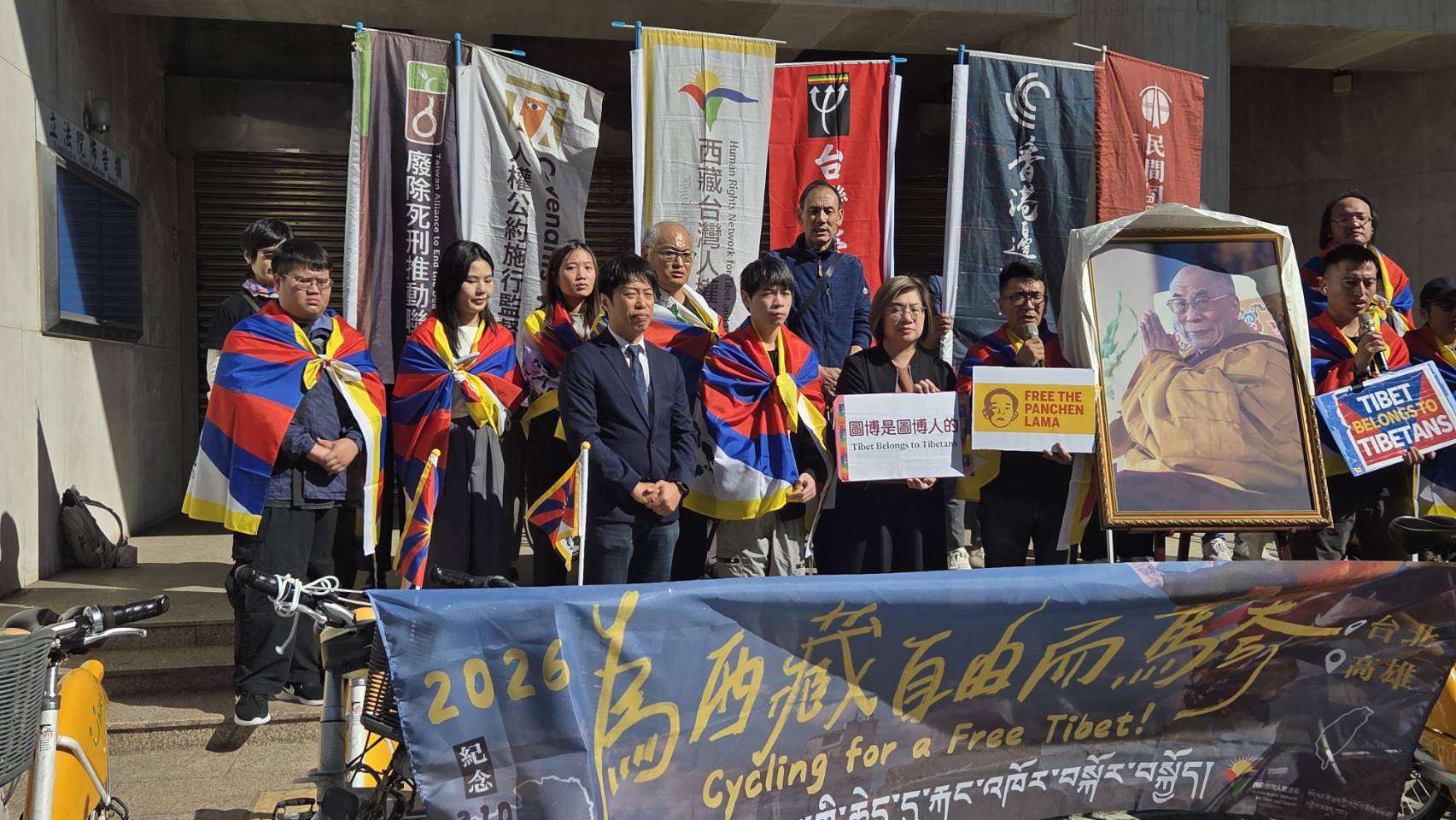 西藏抗暴日在今年3月10日滿67週年，西藏台灣人權連線今年再度發起「為西藏自由而騎」行動，並於4日偕同多個人權團體展開首騎，呼籲台灣社會持續關注西藏日益嚴峻的人權危機。（劉玉秋 攝）