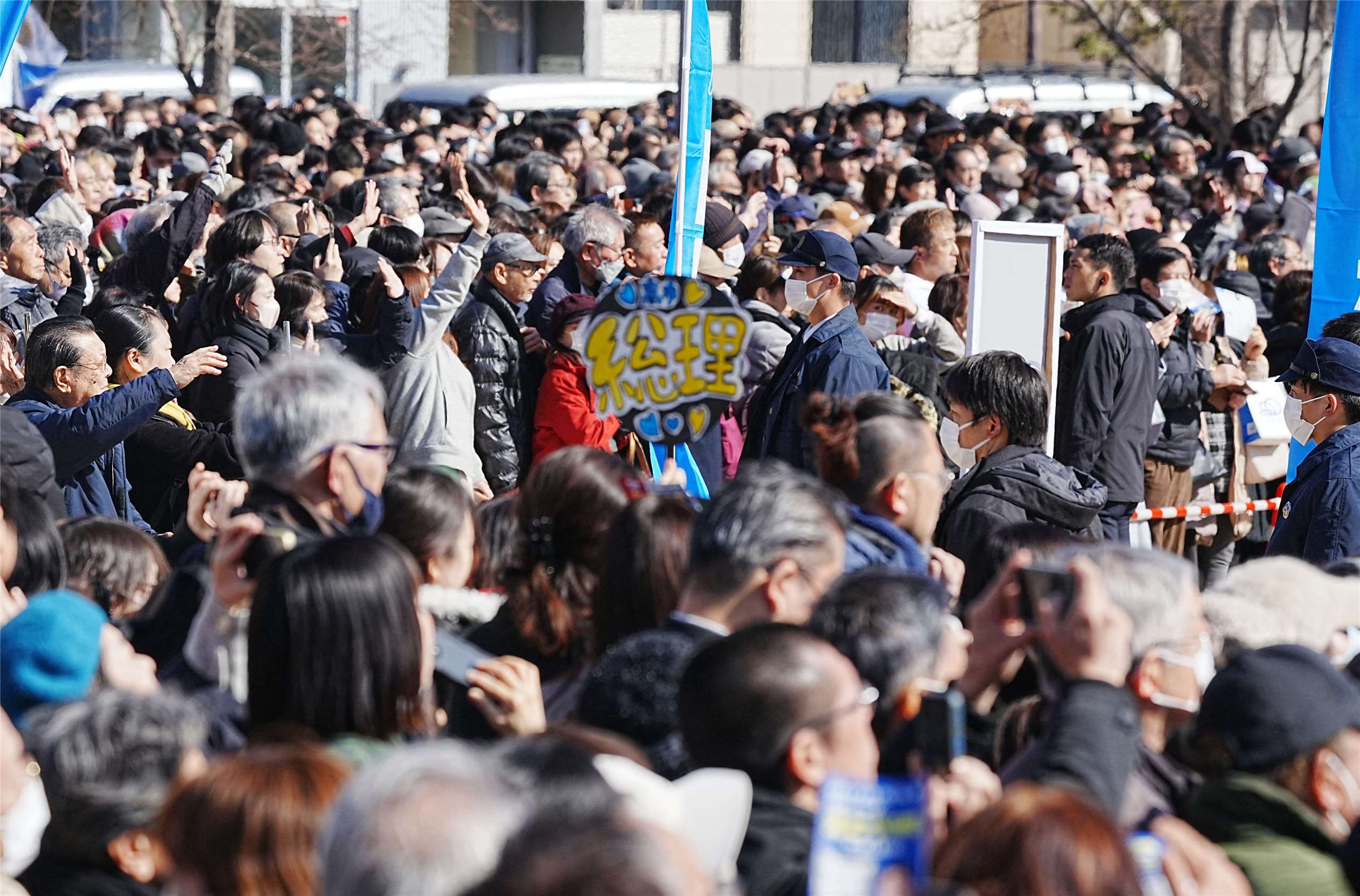 日本首相高市早苗魅力在年輕族群颳起旋風，連在眾議院選舉的競選演說中，也開始出現追逐偶像的粉絲應援標語。(AFP)