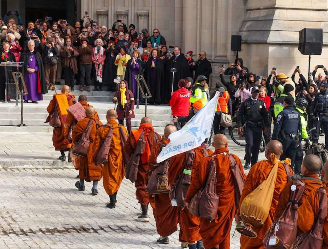 步行2300英里，佛教僧侶「為和平而走」抵達華府特區。 (圖:FB/walkforpeaceusa)
