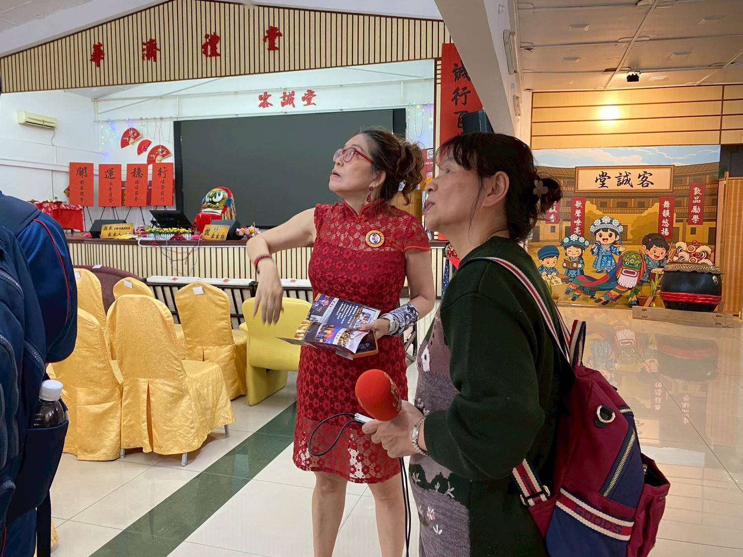 孔館長熱心的導覽