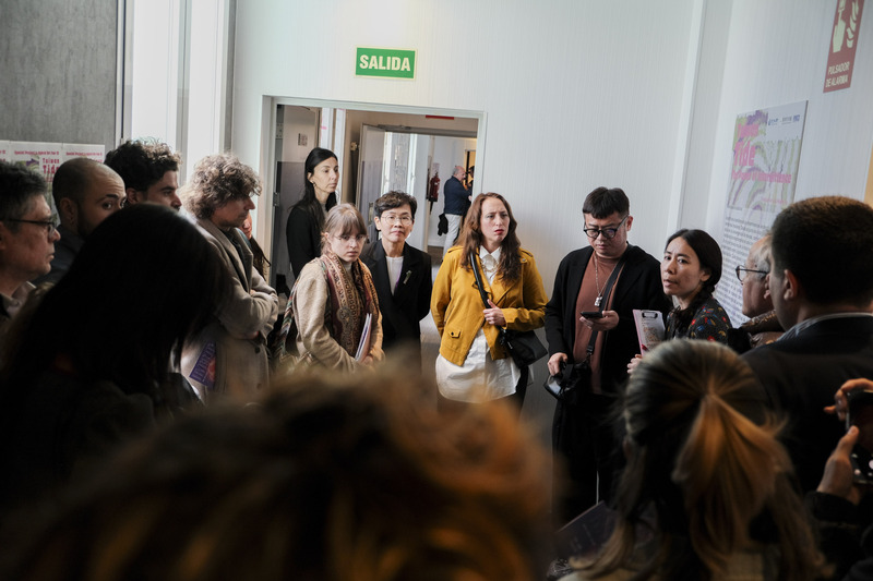 台灣作為馬德里「Hybrid Art Fair當代藝術博覽會」10
年來第一個主題國，特別策劃「台灣潮—間歇之力」
專題展。開幕當日由策展人與藝術家親自為展會貴賓
導覽，人潮洶湧，佳評如潮。

