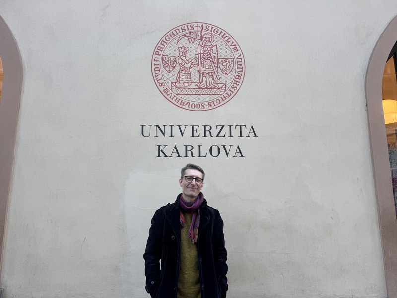 在捷克查理大學教授台灣課程的德籍教師田雅各，過去曾赴台學習中文，以及進行碩士論文田野調查，研究主題為台灣民間信仰。田雅各告訴中央社記者，他曾走訪各地媽祖廟及參與媽祖遶境活動，這些經驗也成為他研究與授課的養分。
