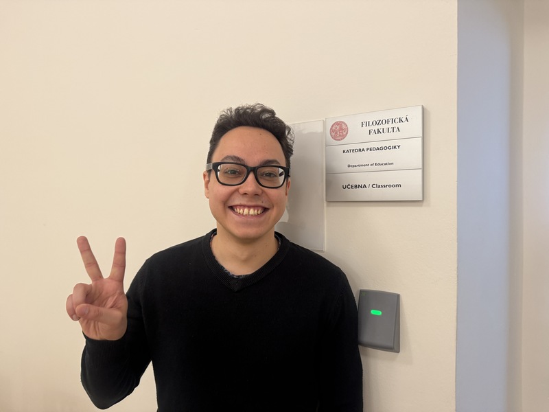 捷克查理大學漢學碩士一年級的學生包孟澤，修讀多門台灣議題課程。他告訴中央社記者，過去曾造訪台灣，走訪龍山寺等多處廟宇，對台灣宗教文化的生命力、熱鬧氛圍印象深刻。