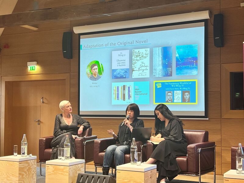台灣導演陳芯宜執導VR作品「雲在兩千米」獲得盧森堡城市電影節沉浸式競賽單元最高榮譽「最佳沉浸式體驗獎」，圖為陳芯宜於3月初在影展座談會分享自己從吳明益小說改編至影像的創作過程。（駐法國台灣文化中心提供）