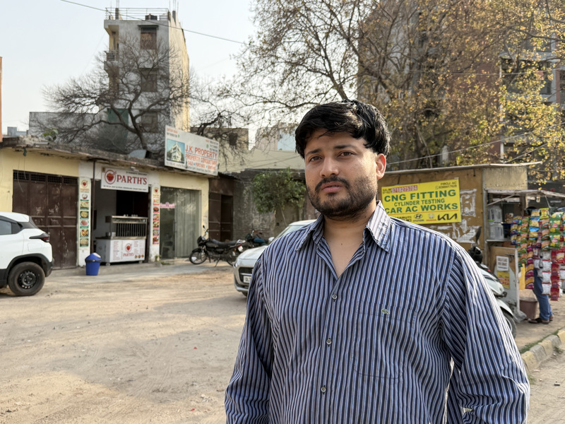 印度民眾夏瑪（Sawan Sharma）表示，桶裝液化石油氣價格漲到4倍，但即便想買，正常管道已難以買到。
