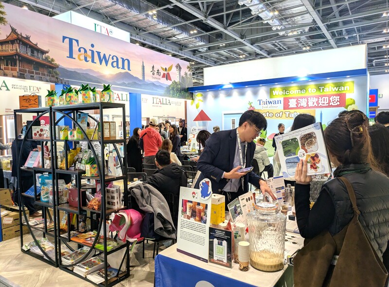 台南市政府首次在英國規模最大的國際食品飲料展（IFE）設立台南館，30日開幕即詢問度佳。