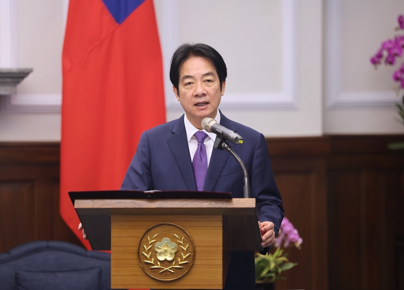 總統賴清德（圖）31日在總統府接見歐洲議會安全暨防衛委員會官方代表團，賴總統表示，面對威權主義不斷擴張，深知唯有持續強化自我防衛能力，提升社會整體韌性，並與理念相近的夥伴深化合作，才能夠以實力確保區域的和平與穩定。
