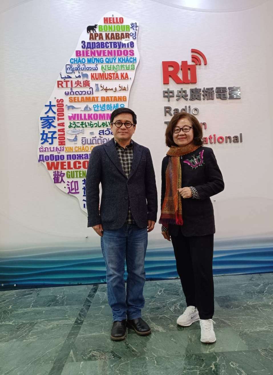 洪侃館長接受美麗的台灣節目專訪