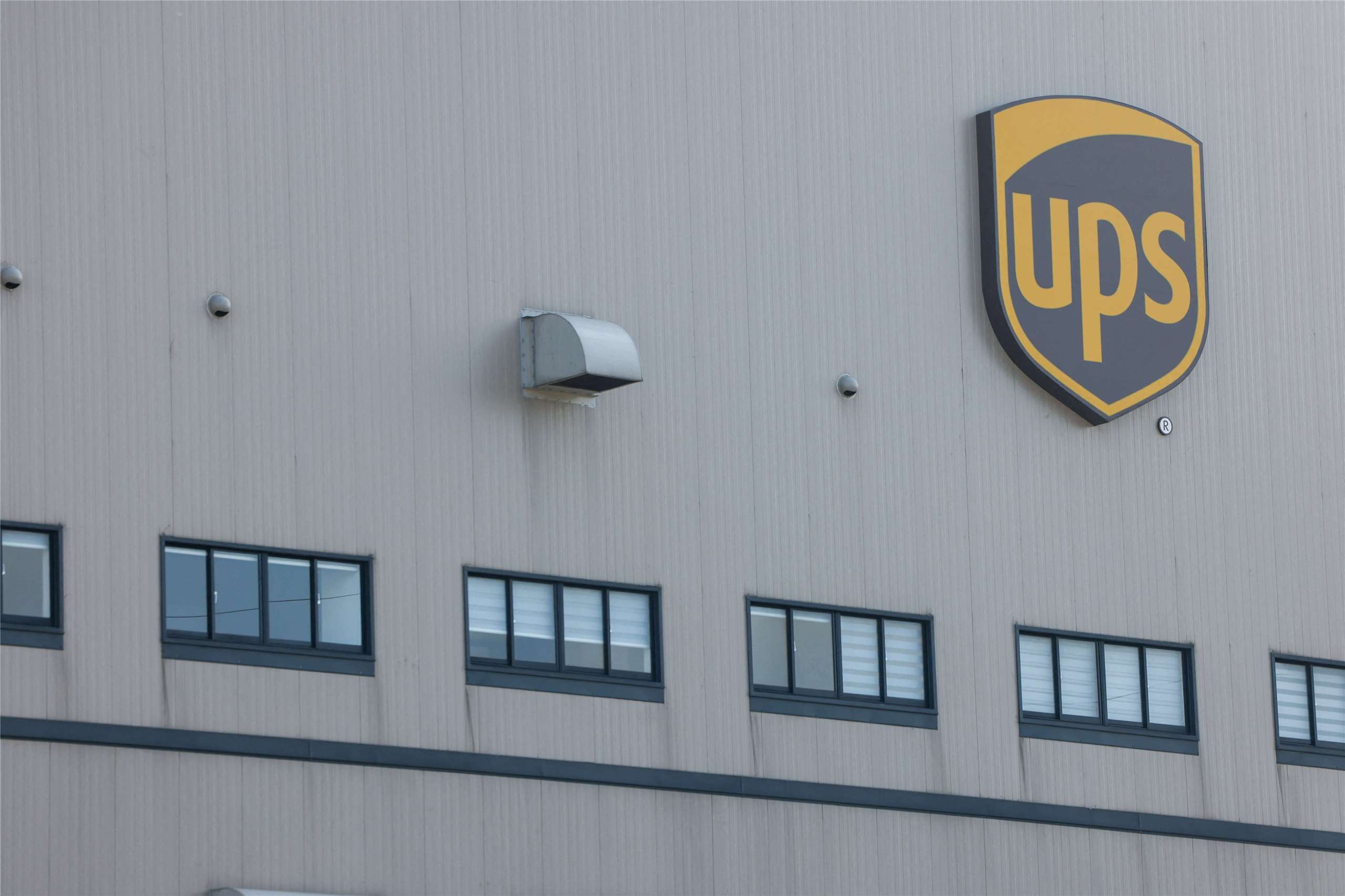 美商優比速公司(United Parcel Service, UPS)在桃園設立的物流中心。(路透社/達志影像)
