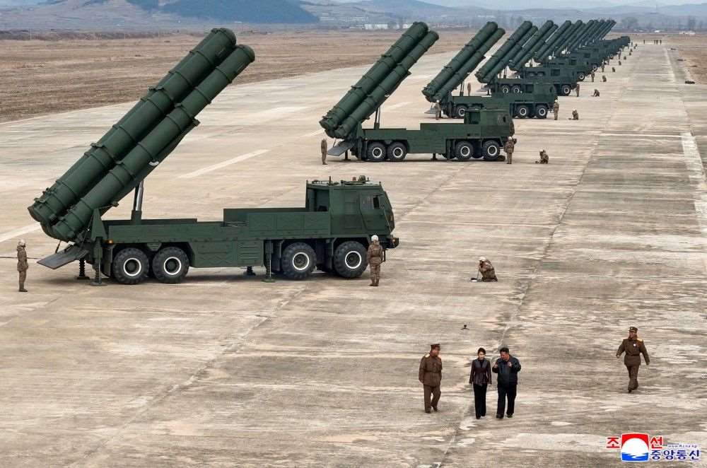 北韓測試其「最先進」的多管火箭發射系統(MRLS)。(圖:KCNA)