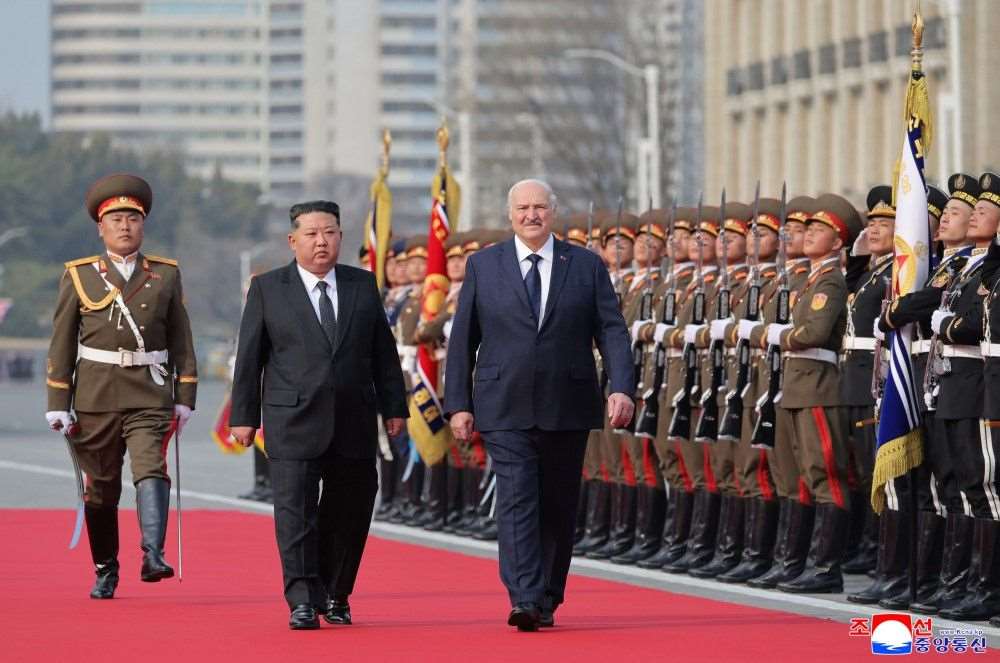 白俄羅斯總統魯卡申柯(Alexander Lukashenko)抵達北韓展開首次訪問。 (圖:KCNA)