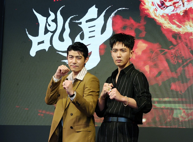 VD
「乩身」將上線　柯震東、王柏傑戲裡戲外都很吵
原創奇幻民俗動作影集「乩身」4月即將正式上
線，28日下午在台北舉行宣傳記者會，演員柯震東
（右）與王柏傑（左）被笑稱「戲裡戲外都很吵」。
中央社記者郭日曉攝　115年3月28日
