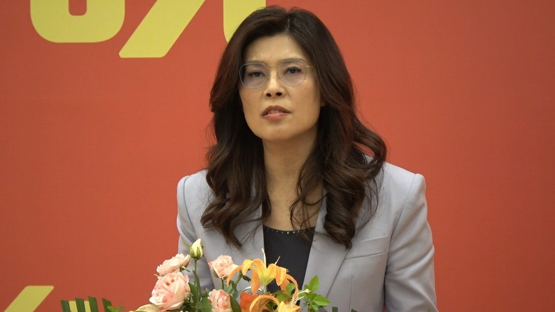 國民黨主席鄭麗文（圖）7日率團抵達中國大陸訪問。圖為鄭麗文當晚在南京東郊國賓館，接受中共中央台辦主任宋濤晚宴款待時致詞。