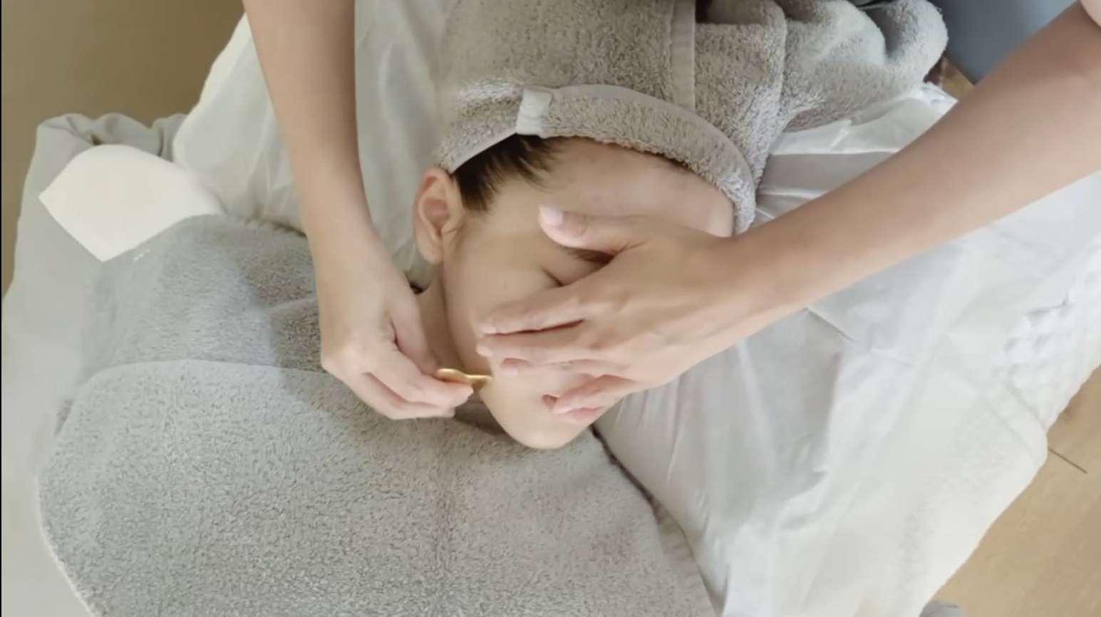 徒手美容(圖/fb「靜月。小顏」提供)