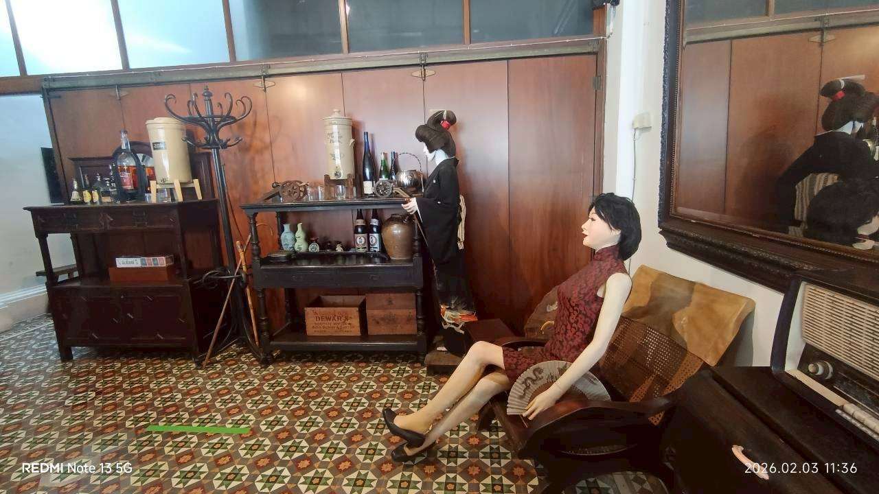 陪侍的女性
