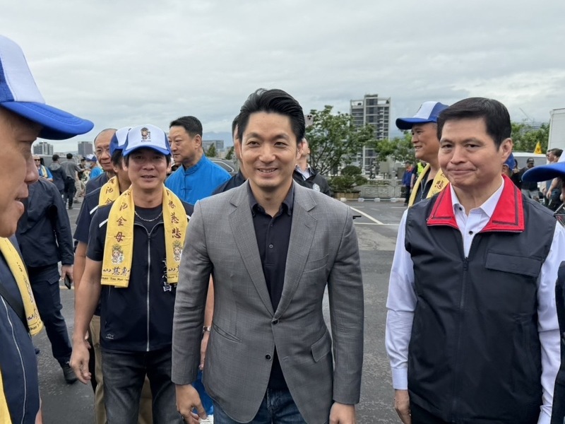 LG
首與沈伯洋同框　蔣萬安：持續專注市政
台北市長蔣萬安（右2）25日首度與年底選戰民進黨
潛在對手立委沈伯洋同框，他說，現在離選舉還有一
段時間，他就是持續專注市政，為市民福祉打拼。
中央社記者陳昱婷攝 115年4月25日
