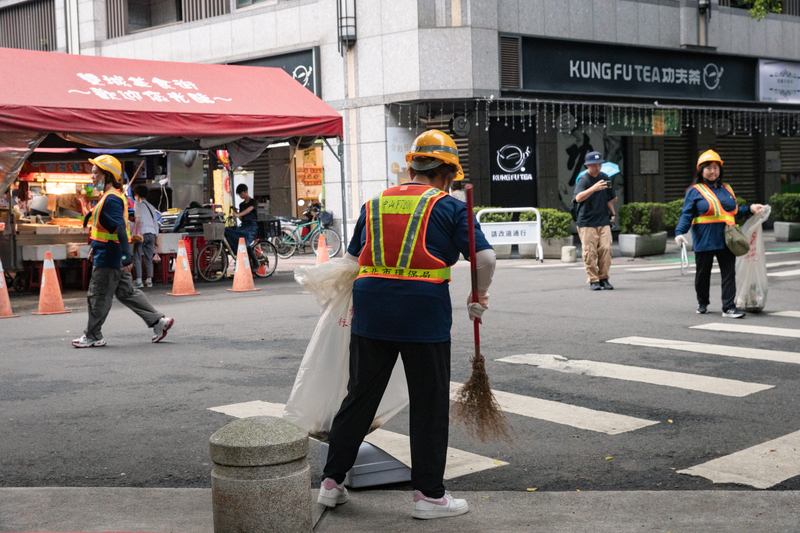 LG
防治鼠患　北市開始啟動12區大清消
台北市近期頻傳鼠類現蹤，台北市長蔣萬安8日宣
布，從中山區開始啟動12行政區全面大清消，輔導攤
商業者做好環境衛生。
（台北市政府提供）
中央社記者陳昱婷傳真　115年5月8日
