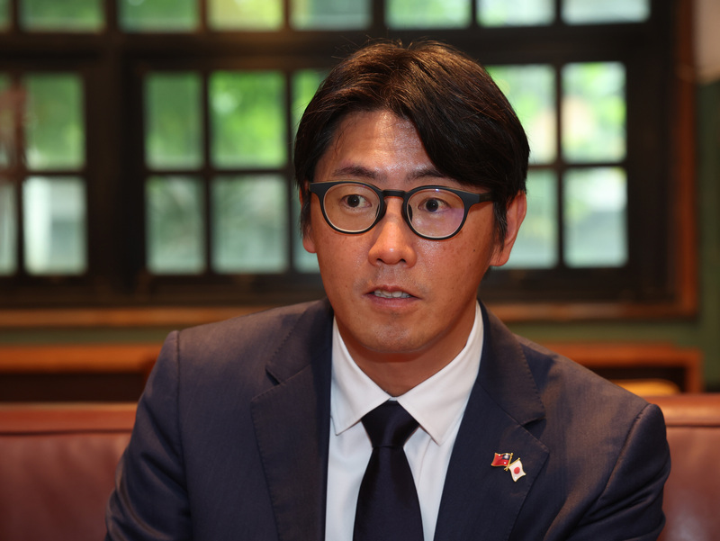 ED
台灣蔦屋董事長 爬過玉山、勇渡日月潭與環島
台灣蔦屋董事長大塚一馬談起對台灣文化的理解，他
說日本人若想真正成為台灣人，有3件事一定要完
成：「爬玉山、勇渡日月潭、環島。」而這3件事他
都做過，也因此更深入認識台灣。
中央社記者張新偉攝　115年5月14日