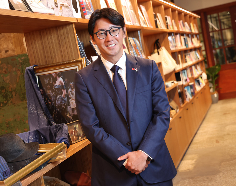 ED
蔦屋松菸開直營店 大塚一馬：要當台日橋梁
日本蔦屋書店全球唯一海外直營店，落腳台北松山文
創園區。台灣蔦屋董事長大塚一馬表示，「不是想在
這做生意，而是成為台灣和日本文化的橋粱」。
中央社記者張新偉攝　115年5月14日