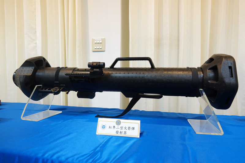 紅隼二型（室外型）的發射器與火箭彈總重7.4公斤、全長116公分，另一款加裝衝擊抑制機構模組的室內型則尚未對外公開。