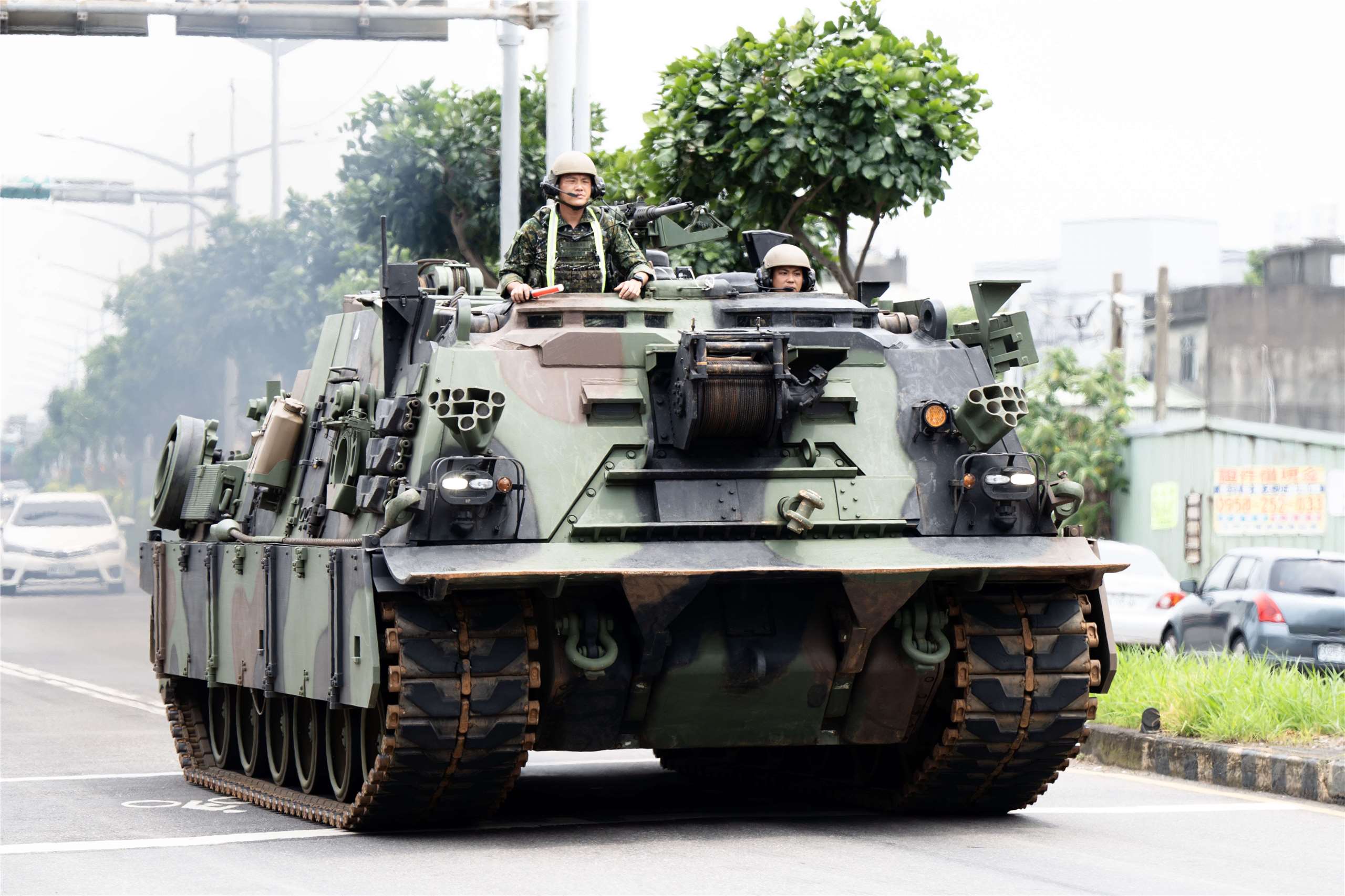 陸軍584旅所屬M88A2戰場救濟車，實施戰術機動任務。(楊仁翔 攝)