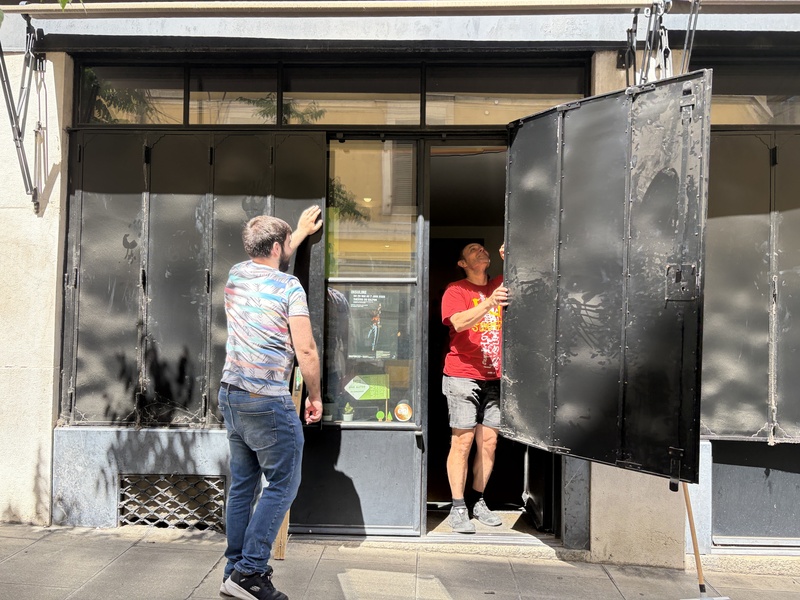 七大工業國集團（G7）峰會15日在法國艾維安舉行，鄰近艾維安的日內瓦市區商家擔憂G7峰會暴動事件重演，預先做好防護措施。