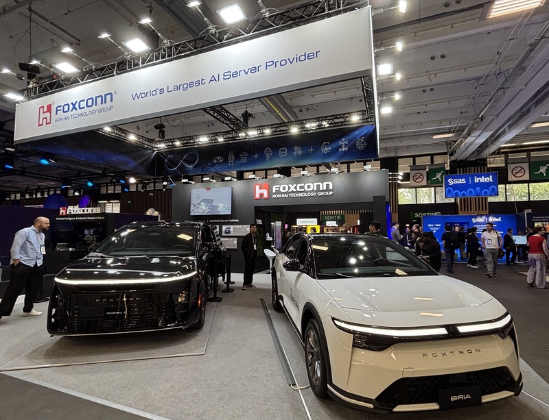 鴻海科技集團首度參加巴黎科技新創盛會VivaTech，展示旗下科技產品，包括MODEL B（BRIA）與MODEL D兩輛參考原型車。