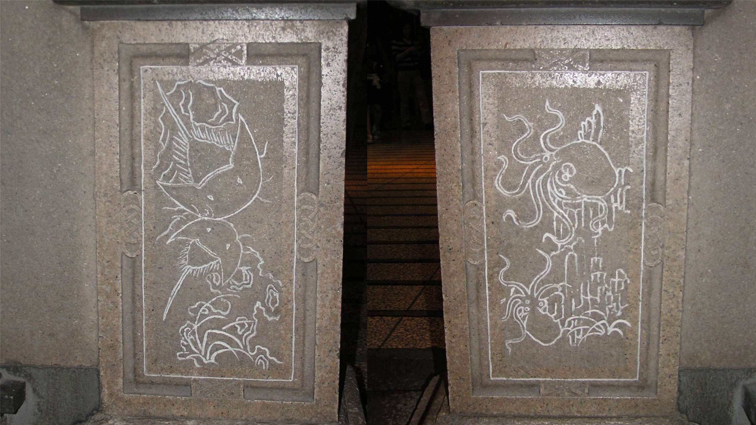 台北萬華龍山寺裡的鱟圖像（楊明哲提供）