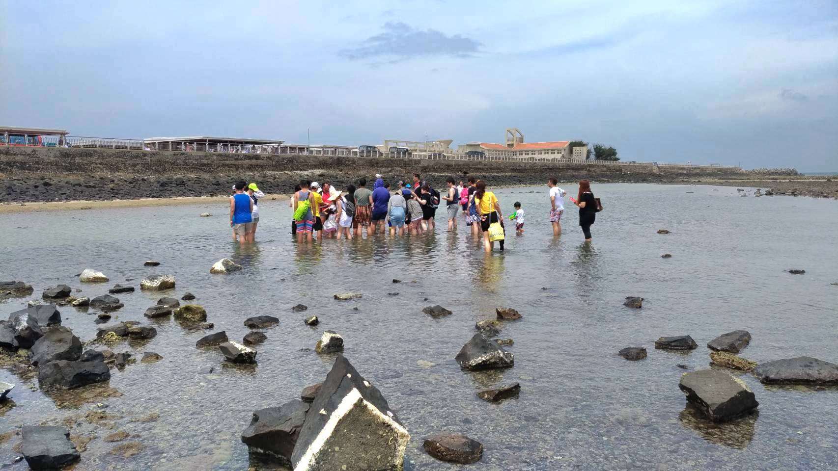 澎湖夏季戲水補撈趣