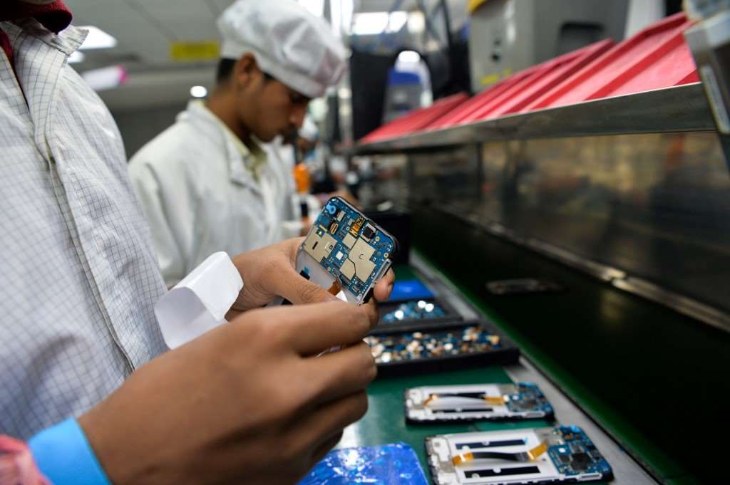 受記憶體漲價影響，全球手機價格也隨之飆漲。資料照片。