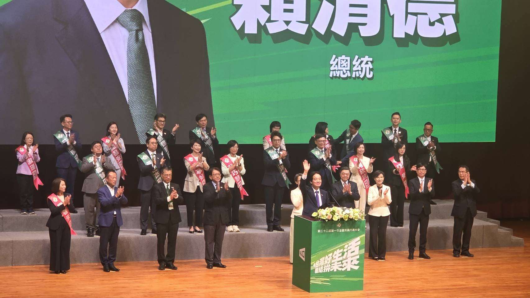 民進黨今天召開全代會，因應年底九合一選舉，大會上隆重介紹民進黨此次提名的19位縣市長參選人，兼任黨主席的賴清德總統也親自授戰旗，吹響2026選戰號角 （劉玉秋攝）
