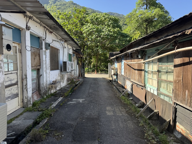 因應颱風巴威來襲，花蓮縣鳳林鎮公所下午2時起提前啟動萬里溪堰塞湖警戒區保全戶預防性撤離，森榮里傍晚已全數淨空，萬里溪堰塞湖黃色警戒則於下午4時正式發布。