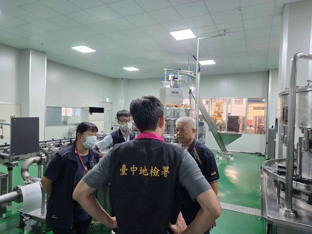 台中地方檢察署率員至福壽公司廠區查廠(二)。(圖 : 台中地檢署)