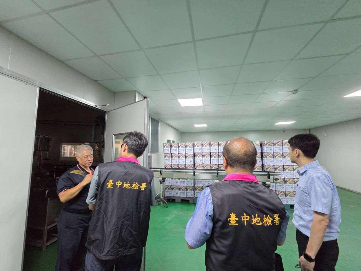 台中地方檢察署率員至福壽公司廠區查廠(四)。(圖 : 台中地檢署)