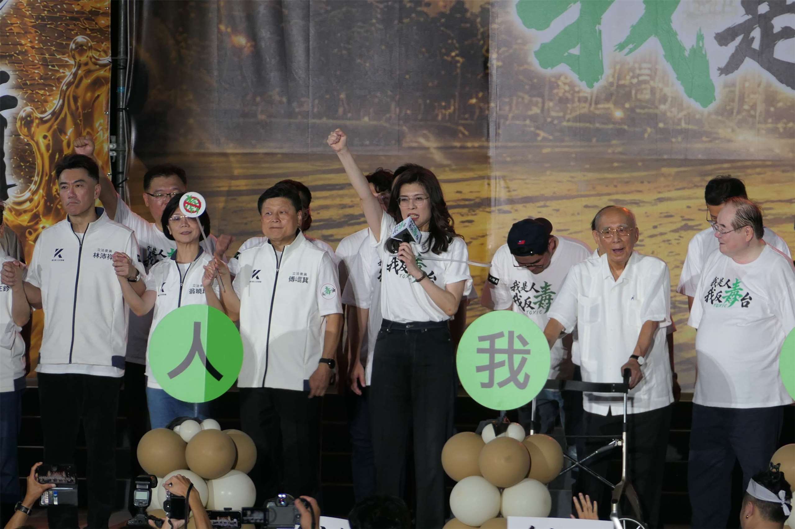 國民黨今天(25日)號召民眾上凱道抗議中聯油品案，國民黨主席鄭麗文壓軸登場發言。（趙婉淳 攝）