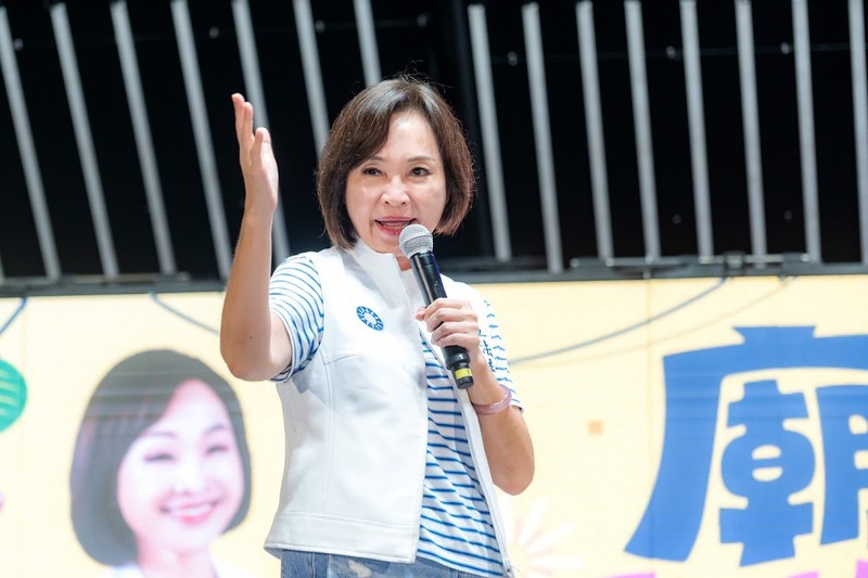 國民黨高雄市長參選人柯志恩15日晚間在鹽埕舉辦廟口音樂會，宣示讓鹽埕風華再現，讓高雄成為一座充滿希望的城市。
（柯志恩辦公室提供）