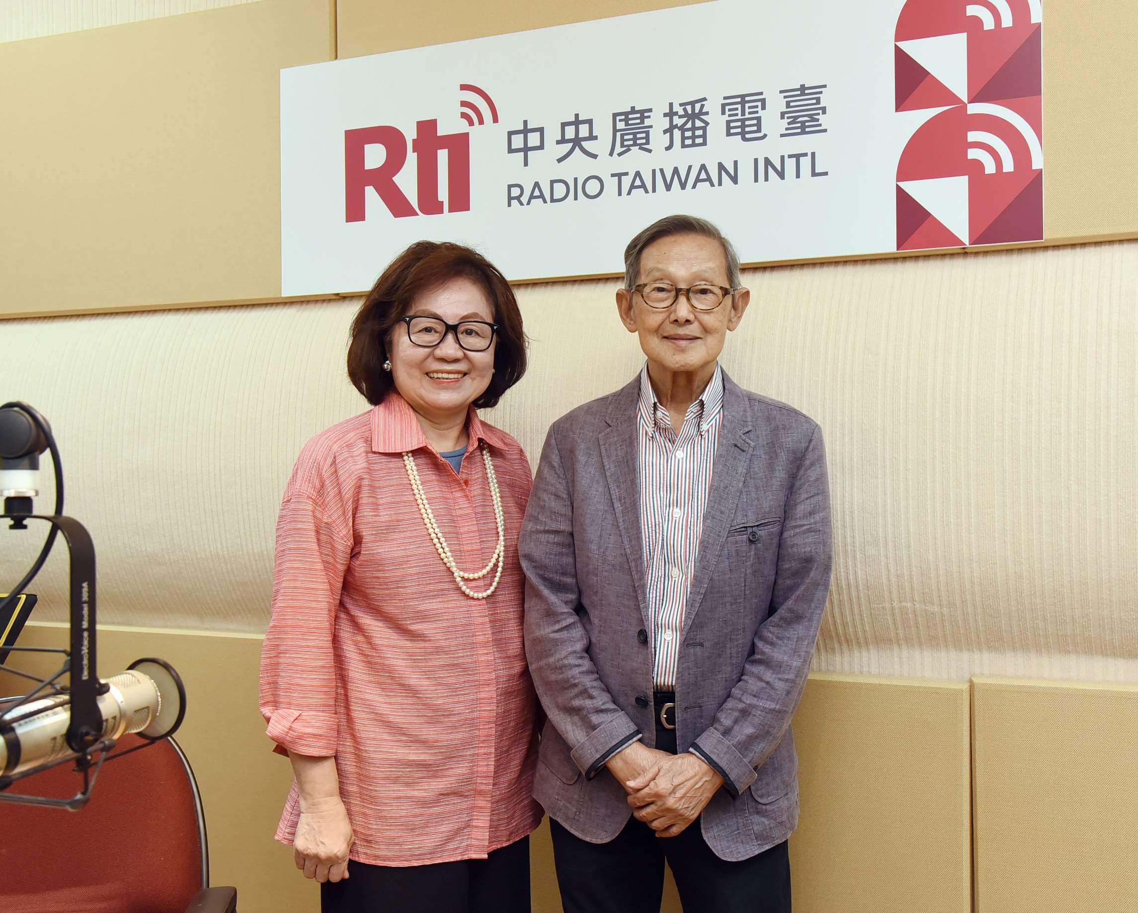 畫家林耀堂接受美麗的台灣節目專訪