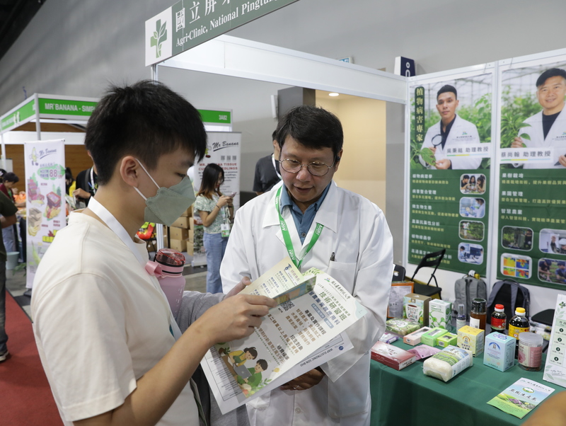 屏東科技大學在馬來西亞農業科技展設置「農業診療室」，提供植物病蟲害與土壤診斷諮詢，並向農民介紹植物診療及相關農業知識。