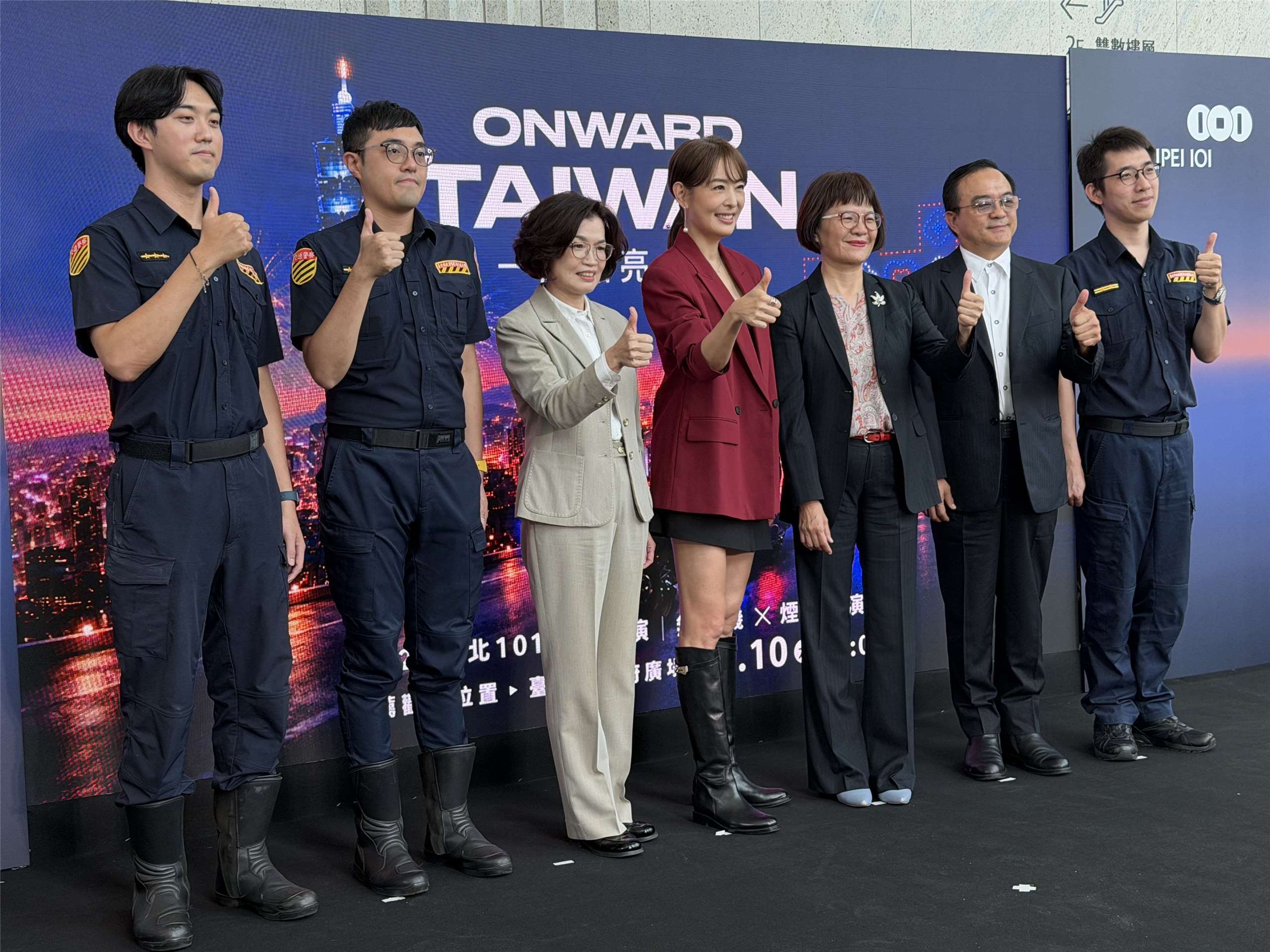 台北101董事長賈永婕15日宣布，今年台北101第三屆國慶展演將首度攜手台北交通警察大隊騎上重機拍攝宣傳片，揭開今年的主題「Onward Taiwan 一起點亮台灣」。(吳琍君 攝)
