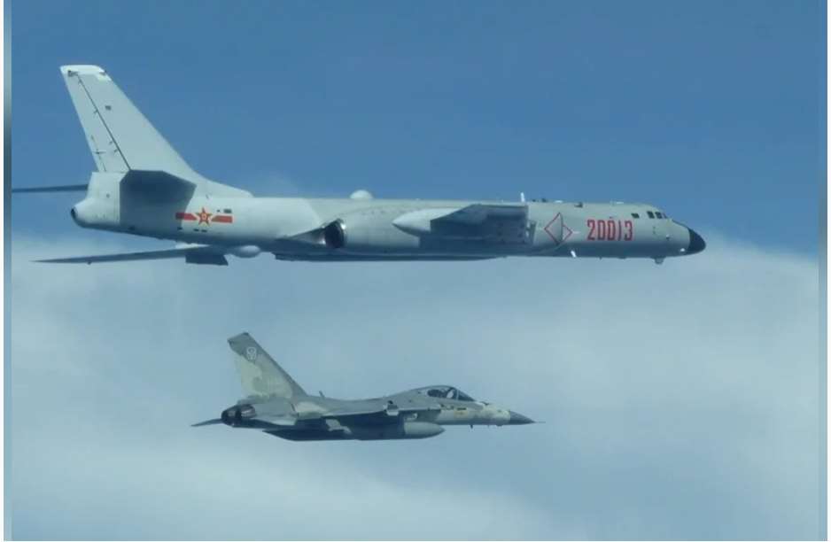 ก่อนวันชาติของไต้หวัน จีนส่งเครื่องบินและเรือรบรบกวน Photo: MND, Taiwan