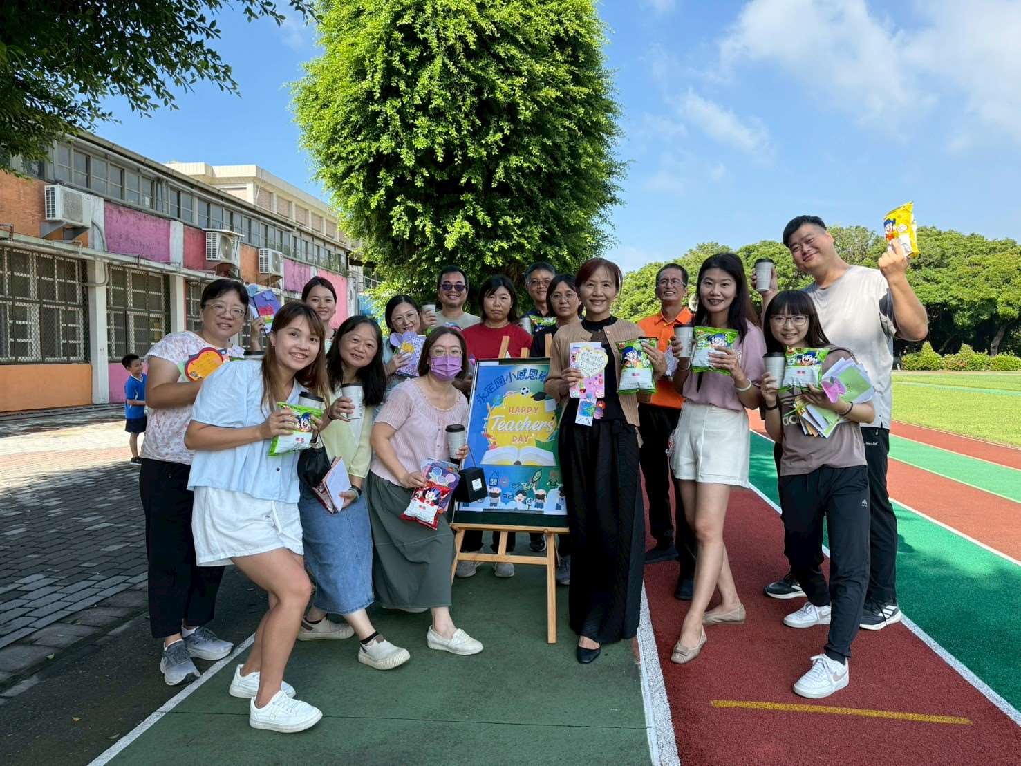 เด็กแดนชาไข่มุก - กิจกรรมวันครูในรั้วโรงเรียนไต้หวัน