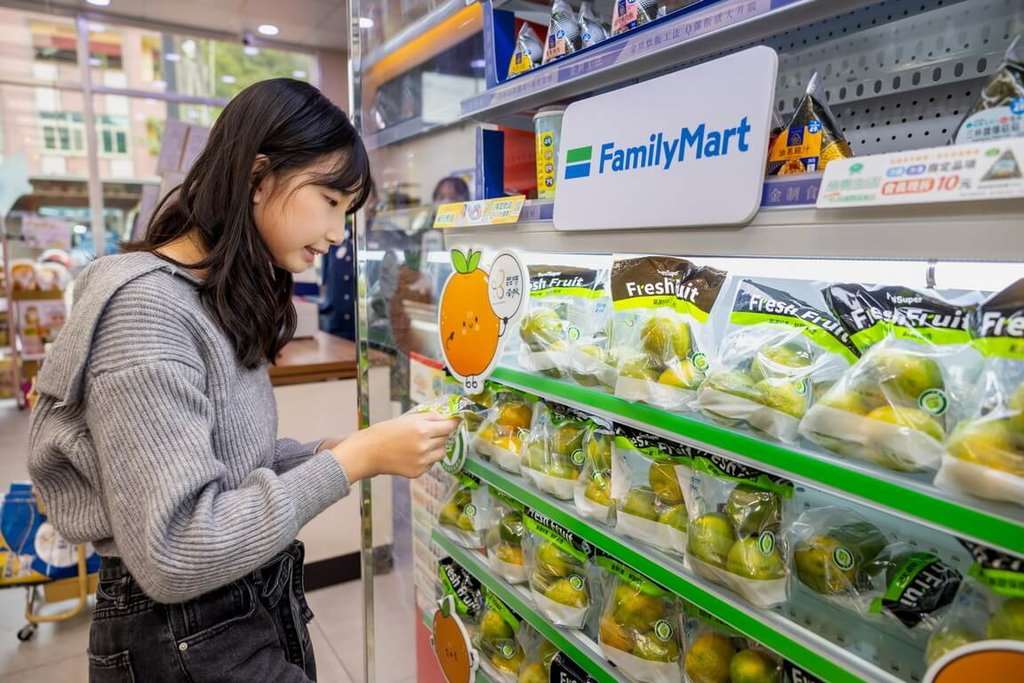 ส้มสดใหม่ชุ่มฉ่ำจากเมืองหนานโถววางจำหน่ายแล้ว หาซื้อได้ที่ร้านสะดวกซื้อ FamilyMart ทั่วไต้หวัน