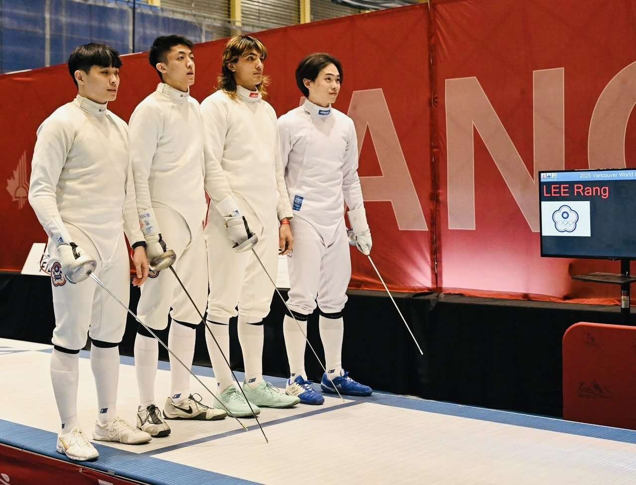 4 หนุ่มนักฟันดาบทีมเอเป้ชายของไต้หวัน (ซ้ายไปขวา) สวีจิ้งเหวิน, อู๋จวิ้นหมิง, เก่ออี้หลู และหลี่ร่าง ร่วมกันสร้างประวัติศาสตร์ในการทะลุเข้ารอบรองฯ ของศึกฟันดาบเวิร์ลคัพ 2025 (ภาพจากเว็บไซต์ UDN)