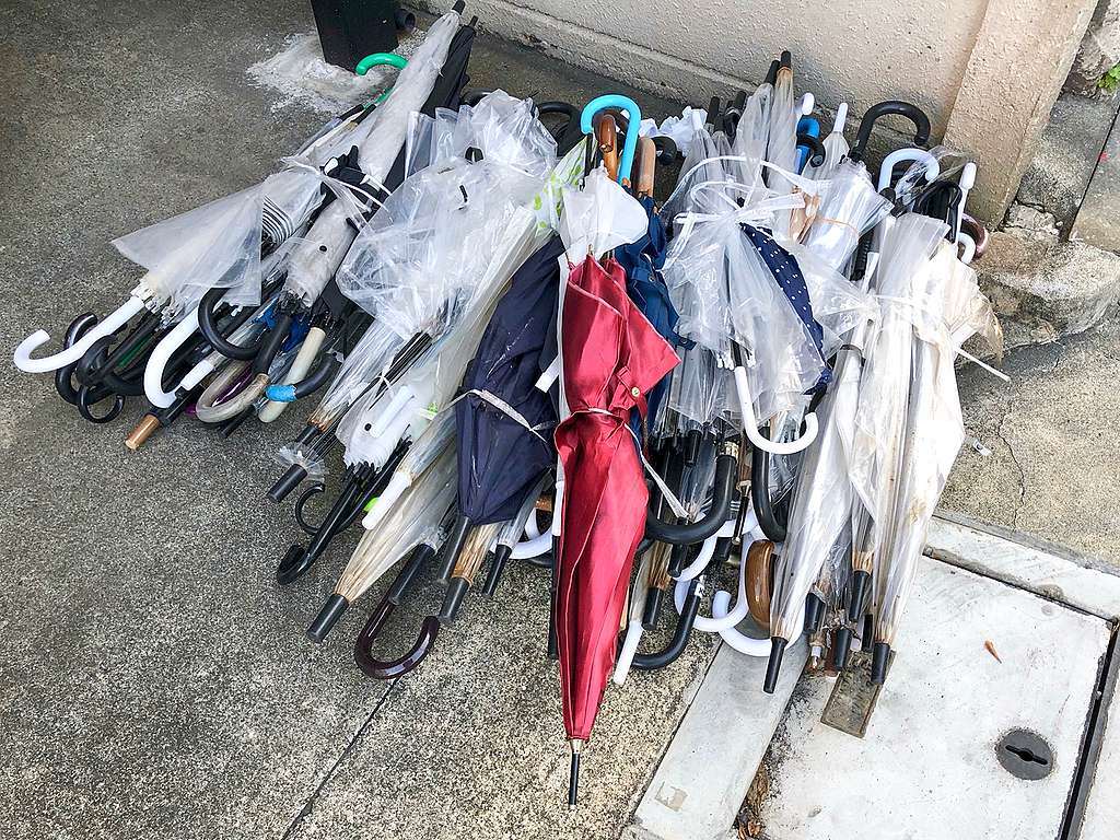 ยอดทิ้งร่มไต้หวันปีละ 30 ล้านคัน! ผู้ประกอบการพัฒนา “ร่มแบบหมุนเวียน” เปลี่ยนอะไหล่ได้ (Shutterstock)
