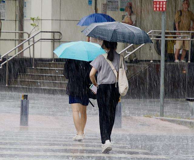 ความกดอากาศต่ำปกคลุม! ทั่วไต้หวันมีฝนฟ้าคะนองในช่วงบ่าย จับตาพายุไต้ฝุ่น “เผ่ย์ผ่า” อาจก่อตัวขึ้น

