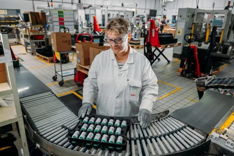 แบตเตอรี่ลิเทียมแมงกานีสฟอสเฟต (LMFP) ที่ใช้ในรถยนต์ไฟฟ้ากำลังได้รับความสนใจจากทั่วโลก โดยสถาบันวิจัยเทคโนโลยีอุตสาหกรรม (ITRI) จับมือกับ Saft บริษัทชั้นนำของฝรั่งเศสร่วมกันพัฒนา (ภาพ / อ้างอิงจากเว็บไซต์ทางการของ Saft)